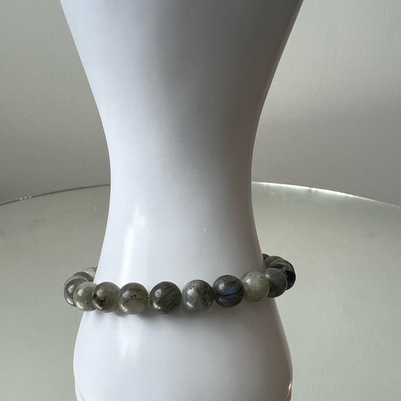 Handmade genuine gemstone bracelet. This Labradorite bracelet is adjustable. - Picture 2 of 6